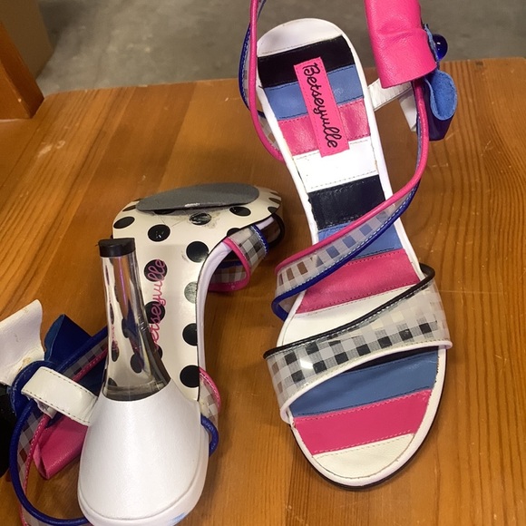 Betseyville by Betsey Johnson Gingham Bow
Colourblock Open Toe Lucite Heels - Picture 11 of 16